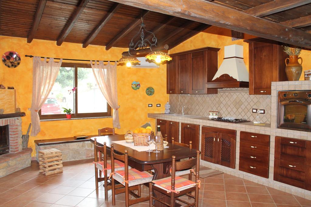 Casa Vacanze Borgo Borghese Sant'Alessio Siculo Ruang foto